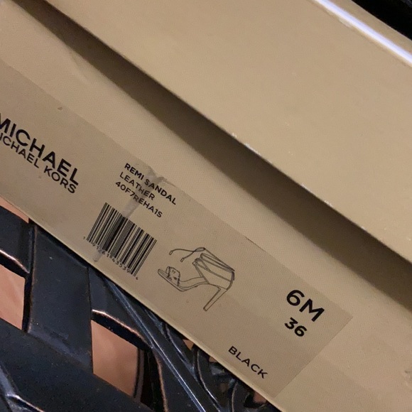 NEW Michael Kors Shoes - Picture 8 of 8